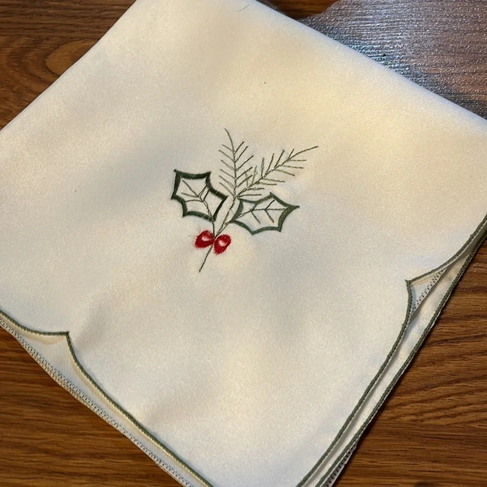 Vintage Poinsettia Dining Tablecloth & Napkin Set Christmas 12 Person Table